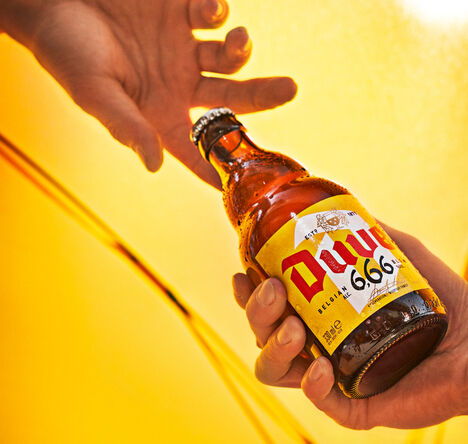 Duvel 666 hand